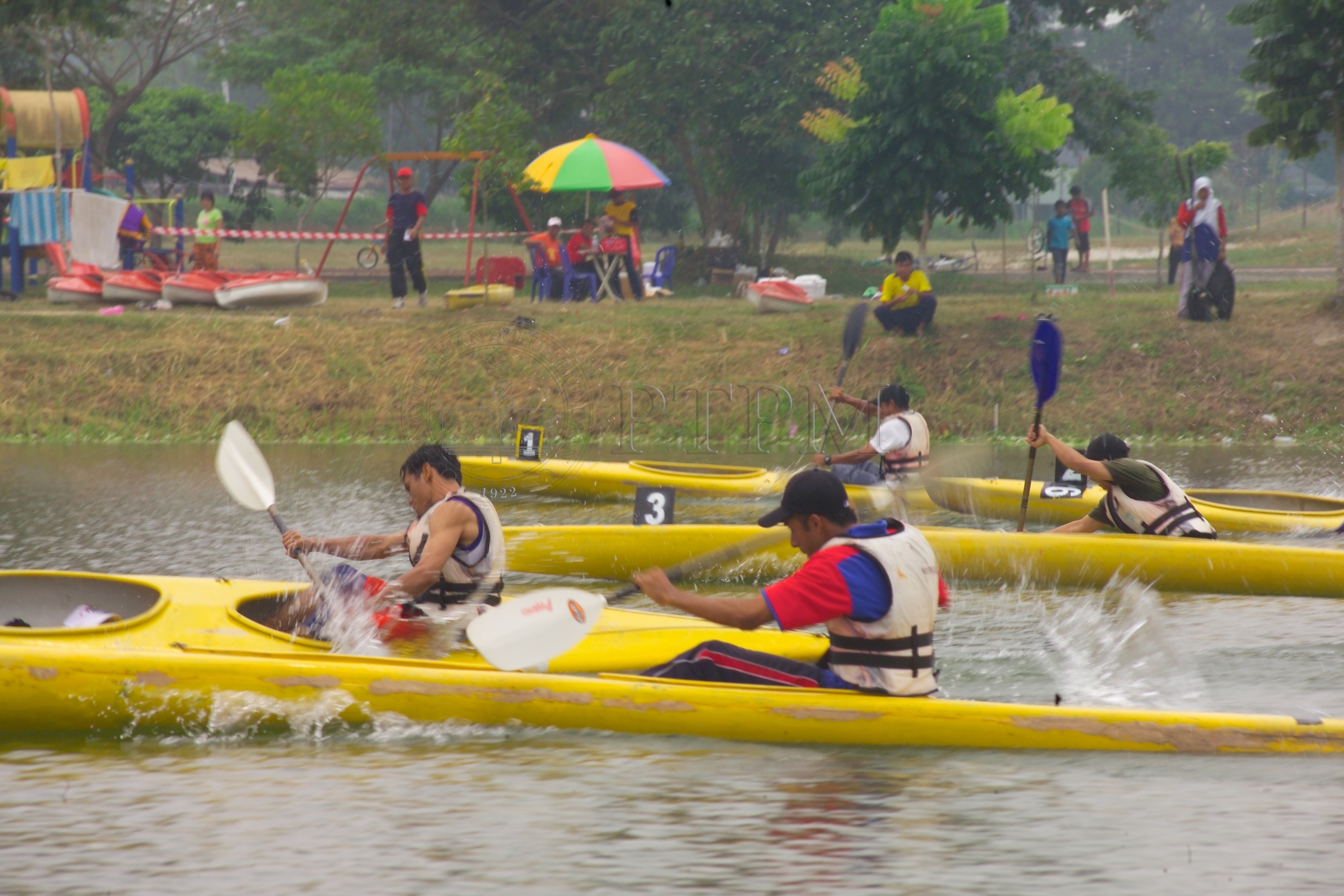 PTPM 05 13 kayak D8XZ8723